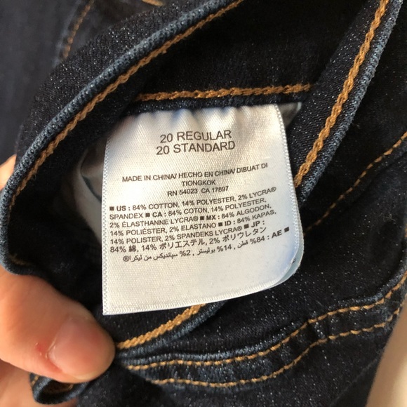 Dark Wash Curvy Jeans - Picture 4 of 4